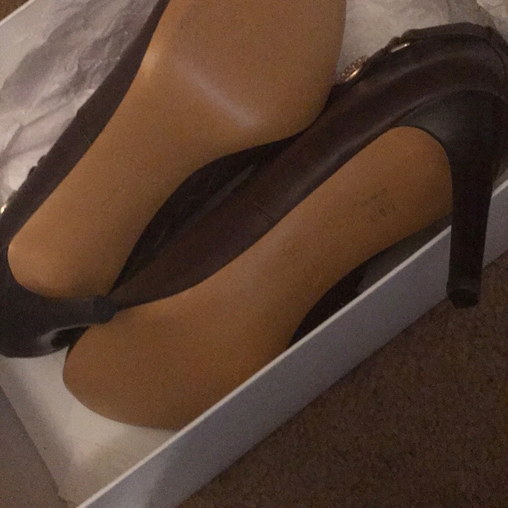 Shoes - Picture 4 of 4